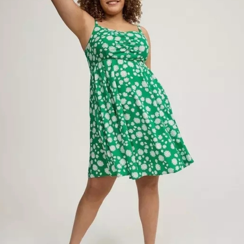 Torrid Plus Floral Scoopneck Shirred Sleeveless Mini Dress, 2XL, Green/ White